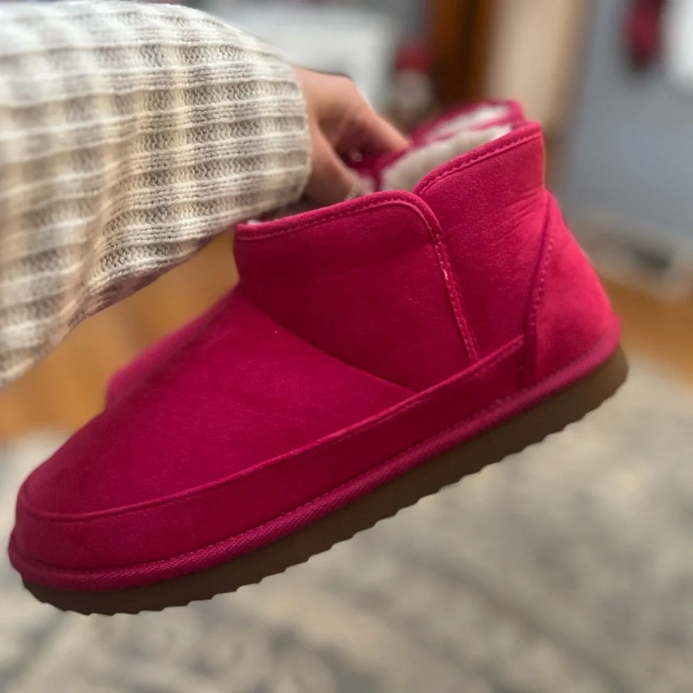 💕 Old Navy Faux Suede Sherpa-Lined Booties in Pink